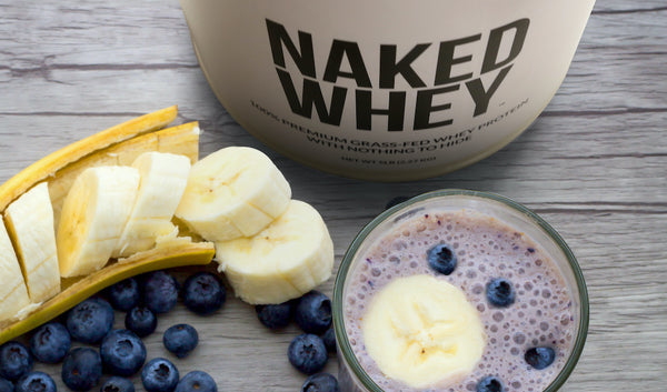 Füge unser Vanille Molkenprotein aus Weidehaltung zu Proteinshakes, Smoothie Bowls und Backrezepten hinzu. Am besten morgens, vor dem Training oder nach dem Training verwenden.